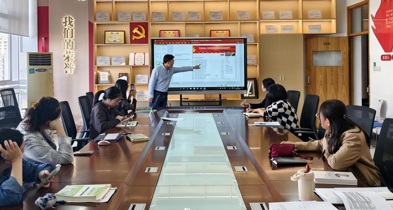 马克思主义学院举行《思想道德与法治》集体备课会